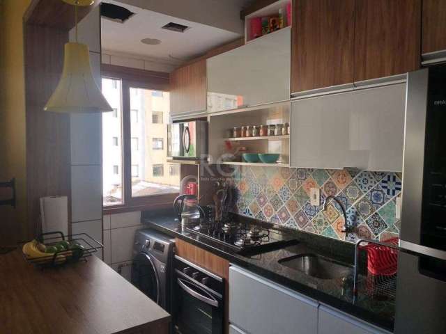 Apartamento à venda 1 dormitório com suíte bairro Santana,  totalmente reformado, cozinha com bancada americana com armários planejados, box coberto por convenção/sorteio. Fácil acesso para as avenida