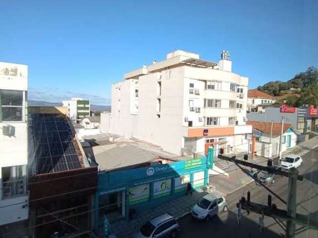 Apartamento com excelente localização, bem no centro da cidade sendo 2 dormitorios, sala, cozinha, banheiro otima posição solar . aceita financiamento!!