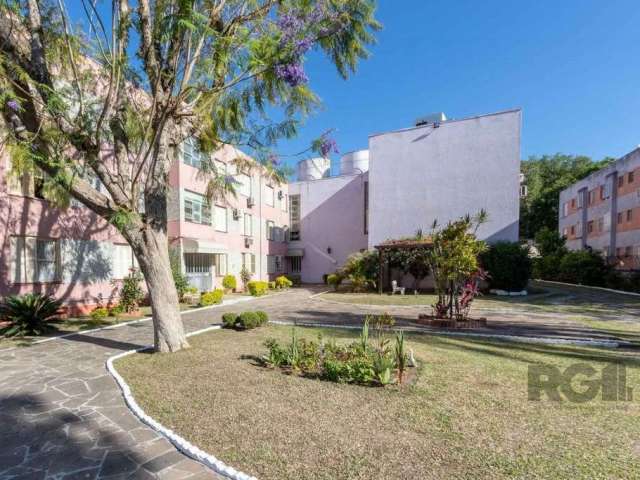 Apartamento térreo reformado, dois dormitórios, sala ampla, cozinha, área de serviço, banheiro. Apartamento ensolarado e bem ventilado. Sol da manhã e da tarde. Condomínio com infraestrutura, salão de