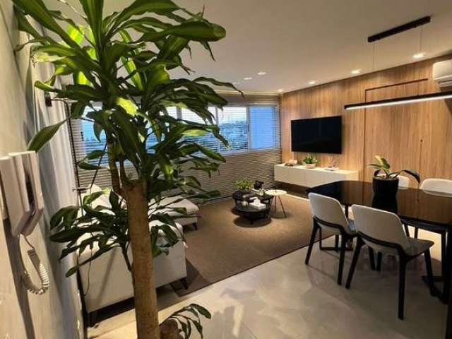 Apartamento MOBILIADO!&lt;BR&gt;Impecável apartamento todo feito por arquiteto com muita iluminação e móveis sob medida, são dois dormitórios, sendo uma suite e uma vaga escriturada&lt;BR&gt;&lt;BR&gt