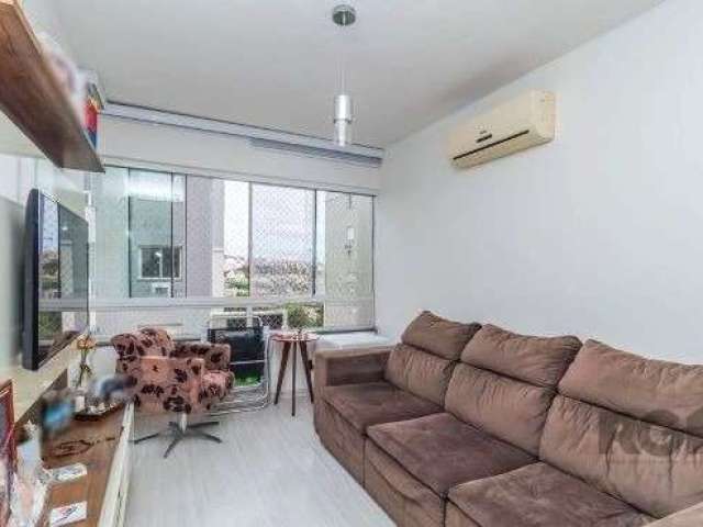 Ótimo apartamento no Condomínio Plaza Cristal andar alto, semi mobiliado, com 66m² privativos, de 3 dormitórios, vaga e infra. Possui sala ampla para 2 ambientes com sacada integrada, 3 dormitórios, b