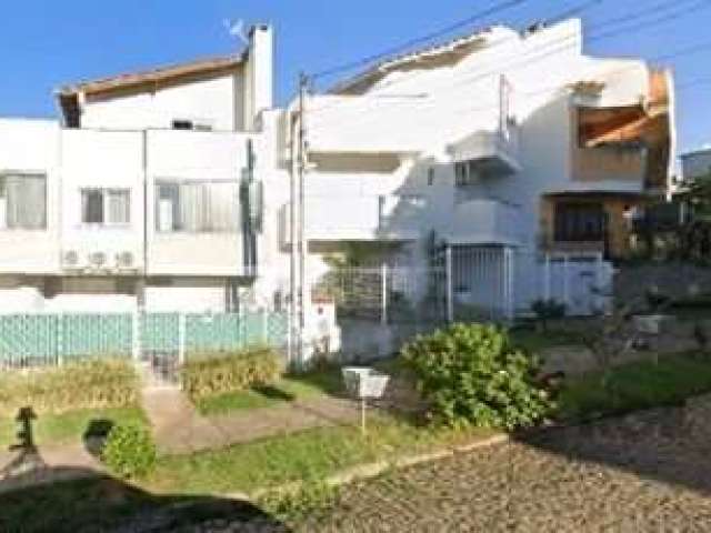 Imobiliária Orientta ALUGA CASA DE ALTO PADRÃO NO BAIRRO IPANEMA, COM 300M², 3 DORMITÓRIOS, SENDO 1 SUÍTE COM HIDROMASSAGEM, 4 BANHEIROS, 2 VAGAS DE GARAGEM. ALUGUEL R$ 315000,00 IPTU 197,00. ALUGUE C