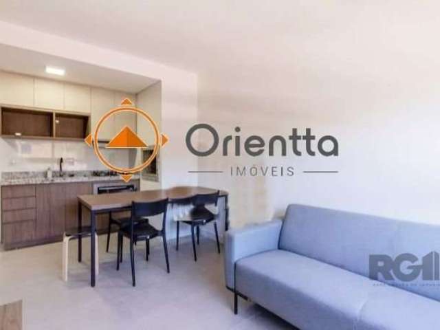 Imobiliária Orientta ALUGA excelente apartamento mobiliado com 02 dormitórios e 1vaga de garagem. De frente para a redenção e uma infraestrutura completa. &lt;BR&gt;ALUGUEL R$ 3475,00 CONDOMÍNIO 340,0