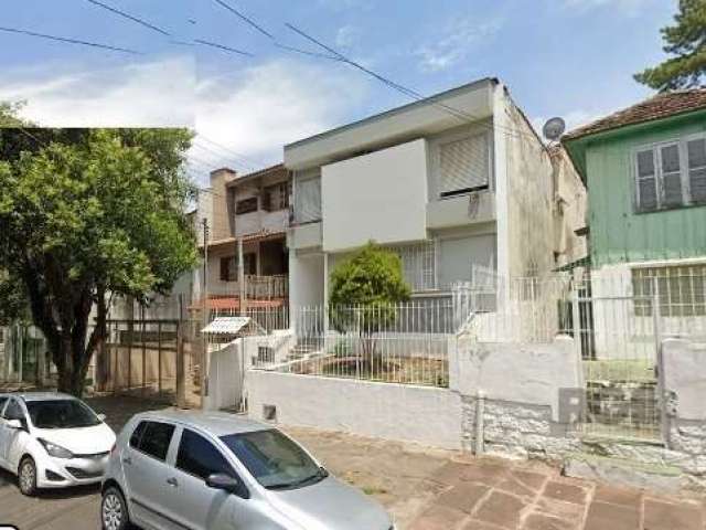 Ótimo apartamento duplex no Jardim Botânico, com 81m² privativos, com 3 dormitórios. Possui sala ampla, 3 dormitórios, banheiro social com ventilação natural, cozinha espaçosa, banheiro auxiliar, e ár