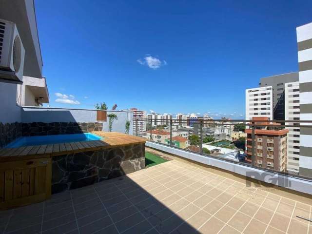 Cobertura duplex na Getúlio Vargas, de fundos com aproximadamente 226,63m² e duas vagas de garagens. 3 dormitorios sendo uma suíte, terraço com piscina exclusivo do imovel com uma linda vista, ficam m