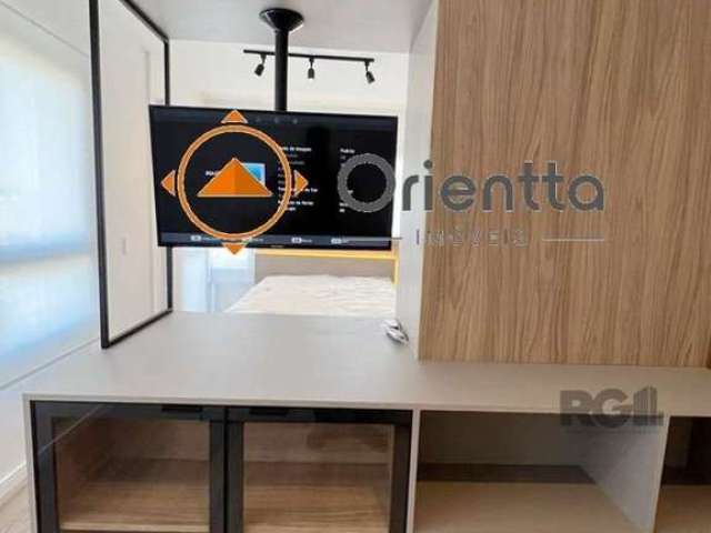 Imobiliária Orientta ALUGA Apartamento de 01 dormitório mobiliado, living, cozinha com moveis planejados, churrasqueira, área de serviço e 1 vaga de garagem.&lt;BR&gt;Condomínio com portaria virtual, 