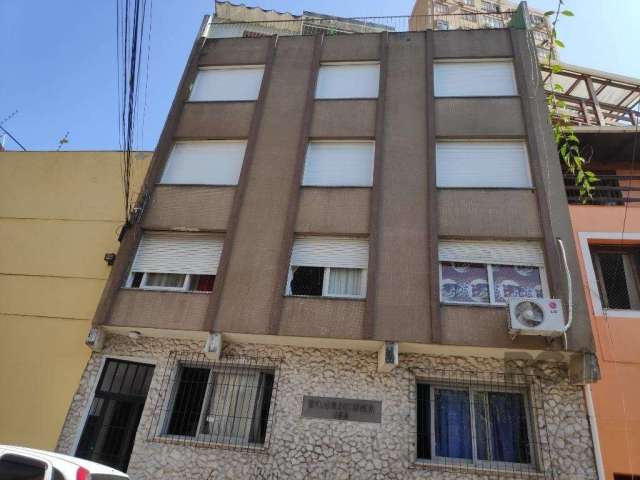 Aproveite essa oportunidade de adquirir um apartamento no Condomínio Edifício Criciúma, localizado no Bairro Centro Histórico em Porto Alegre. Com 2 dormitórios e 1 banheiro, este imóvel possui área p