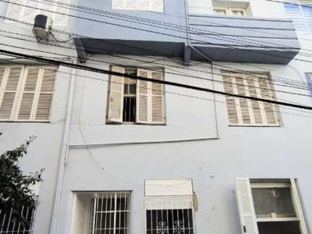 Apartamento para venda  térreo com 3 dormitórios, na Rua Vinte e Quatro de maio - Centro de Porto Alegre - Com sala, cozinha, banheiro e área de serviço, com 56,10 m² privativos, com ótima localização