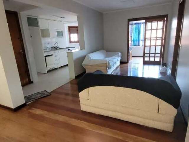 Apartamento de 2 dormitórios grande com suite, sacada fechada com churrasqueira, elevador, garagem, no Bairro São João / Higienópolis, Desocupado, com 97m² privativos, Living em 2 ambientes com piso e