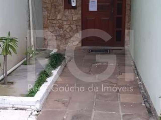 Vende apartamento térreo  com 2 dormitórios,  banheiro social, sala de estar e jantar,  cozinha americana, área de serviço. Apartamento de canto, bem arejado, excelente posição solar com sol da manhã 