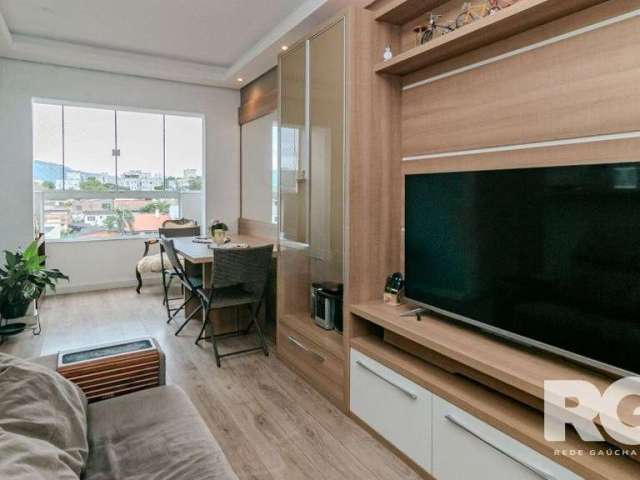 Apartamento mobiliado e decorado com 3 dormitórios sendo 1 suíte, living com dois ambientes e sacada integrada, cozinha montada e área de serviço individual, banheiro social e 1 vaga de garagem escrit