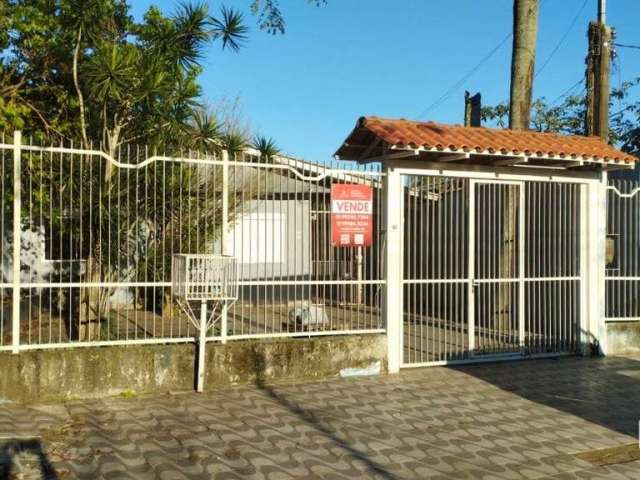 Casa com 4 dormitorios, sala cozinha 3 banheiros, amplo patio e espaço gourmet, mobiliado com salão de jogos, churrasqueira, piscina, apropriado para famila grande!! Aceita proposta de imoveis em meno