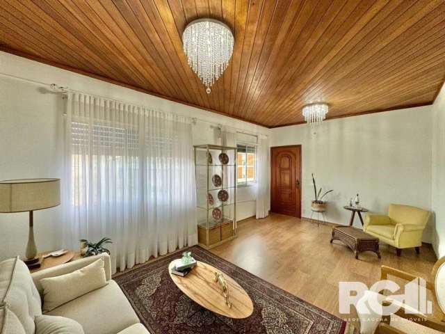 Apartamento com 3 quartos à venda na Rua Açores, Passo da Areia, Porto Alegre..&lt;BR&gt;&lt;BR&gt;Apartamento estilo casa!&lt;BR&gt;&lt;BR&gt;Espaço amplo, conforto, é a melhor definição para esse ap