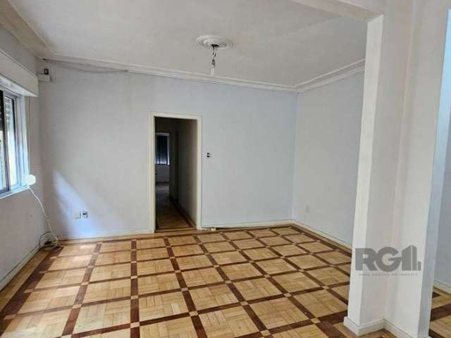 Excelente apto de 3 dorm com sacada, conta com 107 m2, cozinha grande, banheiro auxiliar e despensa. Prédio com elevador. Na Av. Protásio Alves em frente ao Colégio Israelita. Região excelente com div