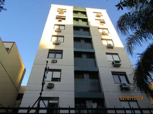 Apartamento semi-mobiliado no bairro Petrópolis em Porto Alegre, composto por dois dormitórios, suíte, dois banheiros e uma vaga de garagem. Área privativa de 67,09 m² e área total de 97,34 m². Living