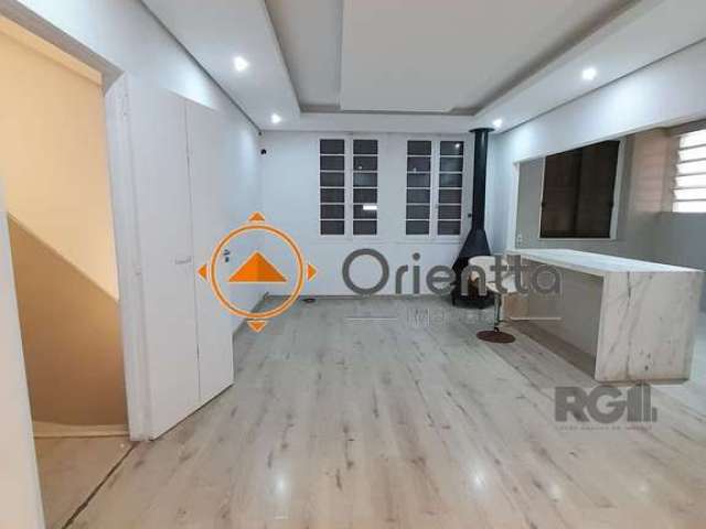 Imobiliária Orientta ALUGA EXCELENTE SOBRADO SEMI MOBILIADA (Parte SUPERIOR) na Rua Dom Pedro II, própria para comércio ou residencia, com 4 quartos, lareira, sala de estar, sala de jantar, cozinha es