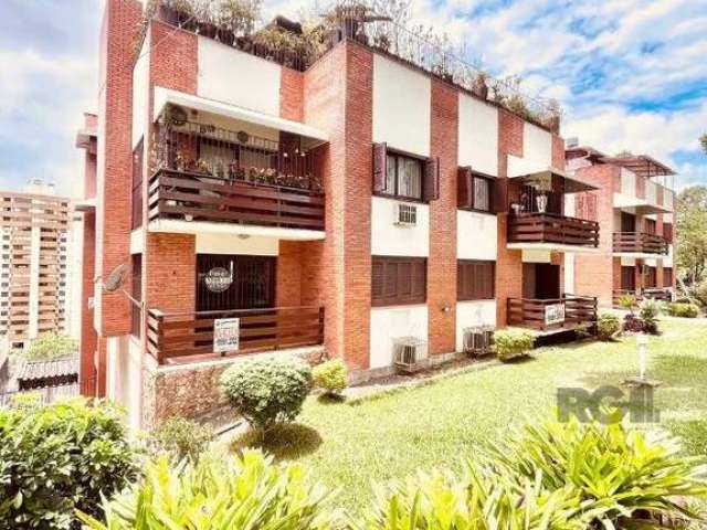 Excelente apartamento 03 dormitórios, sendo 01 suíte, localização privilegiada da Vila Assunção, 157,22m² de área privativa.&lt;BR&gt;Possui amplo living para 03 ambientes com lareira, sacada, copa-co