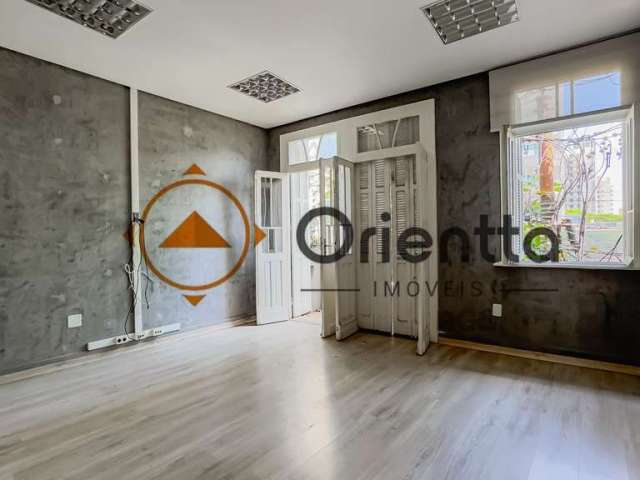 IMOBILIÁRIA ORIENTTA ALUGA!!&lt;BR&gt;CASA COMERCIAL, RUA 24 DE OUTUBRO, 8 SALAS, 1 BANHEIRO, 2 LAVABOS&lt;BR&gt;&lt;BR&gt;Com excelente localização na Rua 24 de Outubro, um dos pontos mais movimentad