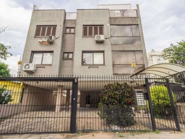 Este duplex possui 2 quartos, uma área privativa de 90 metros quadrados e uma excelente localização no Jardim Lindóia. O imóvel é muito espaçoso e foi adaptado para conter dois quartos, sendo um deles