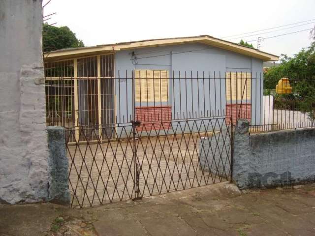 Terreno/Casa, medindo  10,80x102 , 1,234m²,. Casa bem estruturada, precisa de pequena reforma,  possui 02 quartos e demais peças,  garagem para mais de 5 carros, amplo terreno com pouca inclinação,  á