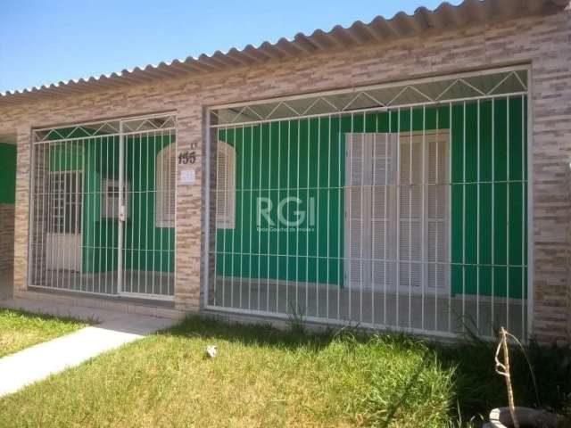 Excelente casa de 73m² de área privativa, composta de 3 quartos, banheiro social, sala de estar, sala de jantar e cozinha ampla. Espaço externo com churrasqueira, banheiro, lavanderia e escritório. Ga