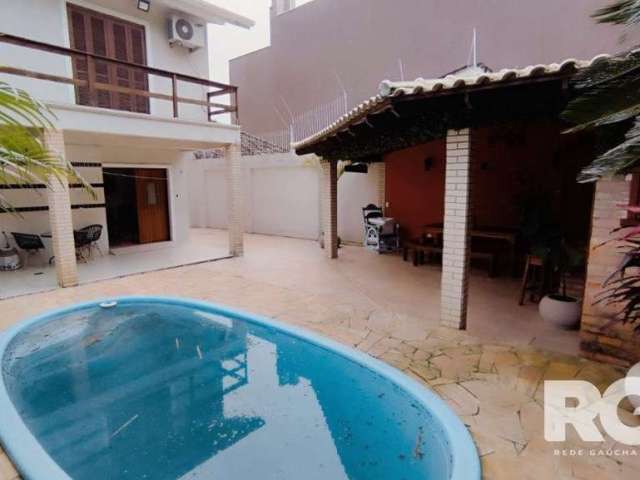 Sobrado a venda com piscina  quiosque e churrasqueira. Possui  226m² privativos e 4 dormitórios e 4 vagas.  Próx Dona Adda Mascarenhas - Jardim Itu&lt;BR&gt;&lt;BR&gt;1° Pavimento: Ampla cozinha com m