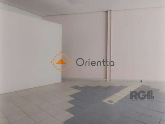 Imobiliária Orientta ALUGA loja Comercial com mais de 100m².&lt;BR&gt;Sala ampla com divisória e 2 banheiros. Localizado na Av. Benjamin Constant,  próximo a Av. Cristóvão Colombo, a 13 minutos do Sho