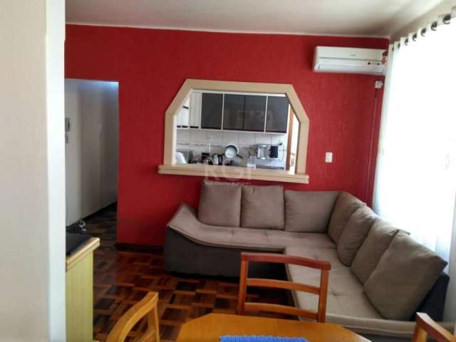 Apartamento 02 dormitórios no Partenon, em Porto Alegre.&lt;BR&gt;Apartamento em ótimo estado, living dois ambientes, cozinha, banheiro, área de serviço, reformado, elétrica e hidráulica, silencioso, 