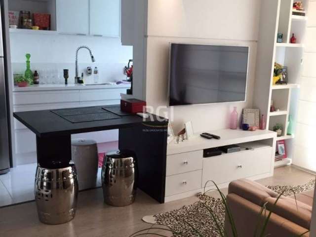 LINDO SEMI MOBILIADO, 2 dormitórios junto ao Shopping Iguatemi. &lt;BR&gt;O apartamento possui 1 suíte, com mais 1 banheiro social e com 1 vaga de garagem escriturada. Ele ainda possui uma sacada, chu