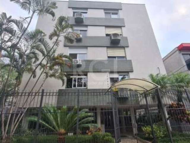 Apartamento 2 dormitórios, hall, sala, cozinha com copa, área de serviço, dependência completa de empregada. Box de estacionamento escriturado para um carro, elevador, gás central. Ótima localização, 