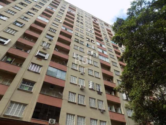 PARA VENDER no Centro Histórico, Porto Alegre ? Apartamento 3 dormitórios, 13º andar ? Apartamento 3 dormitórios, living, copa/cozinha, área de serviço, banheiros social e auxiliar, 72,36 m² privativo