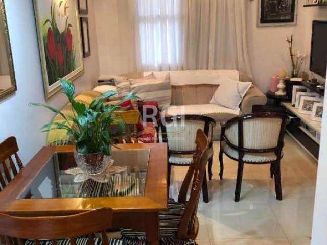 Apartamento 2 dormitórios no bairro Menino Deus. Imóvel impecável, de frente à fundos com 80 m² de área privativa, totatlmente reformado, cozinha, banheiro social, lavabo e quarto com closet, área ext