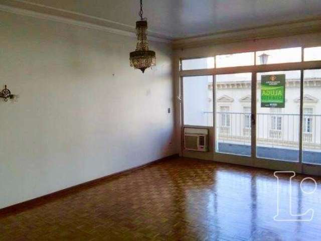 Apartamento totalmente reformado e mobiliado. 03 dormitórios com armários embutidos, sendo 1 suíte com hidro,  sacada com vista para Multi Palco do  Teatro São Pedro,  hall, living 02 ambientes, banhe