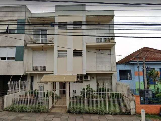 Belo apartamento de 1 dormitório, no Bairro Santana. Com 60m² privativos. O imóvel possui hall de entrada, sacada no dormitório, cozinha com área de serviço separada. Excelente localização. Próximo a 