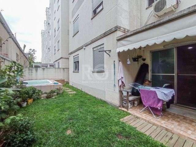 Apartamento Térreo, mobiliado 3 quartos com Piscina e Pátio Privativo, sendo 1 suíte, sala estar, jantar, cozinha americana com área de serviço, banheiro social, uma vaga de garagem.&lt;BR&gt;Condomín