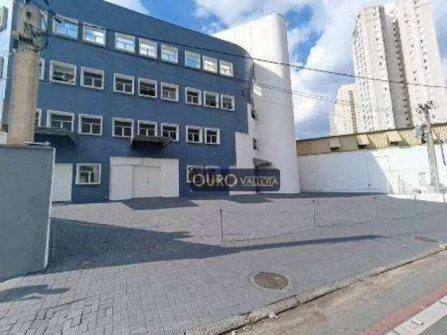 Prédio Comercial com 1.586m²