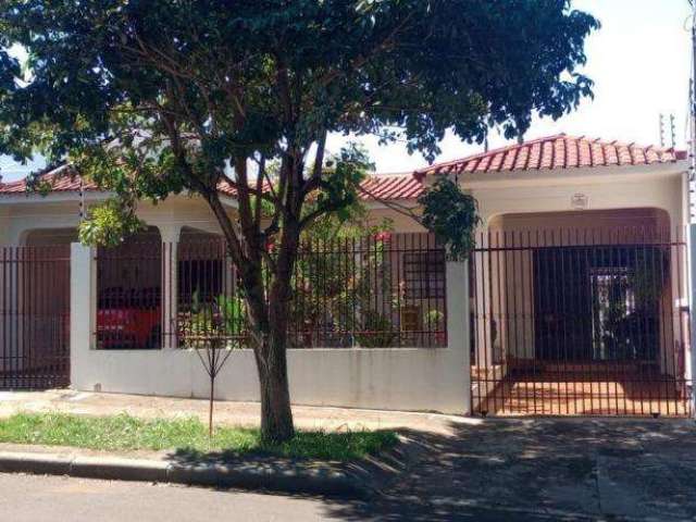 Casa à venda em Maringá, Zona 08, com 3 quartos, com 160 m²