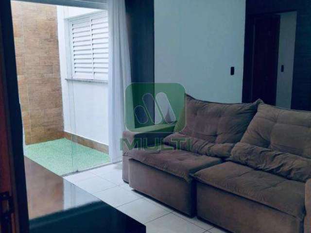 Apartamento com 2 quartos à venda na Vila Oswaldo, Uberlândia  por R$ 240.000