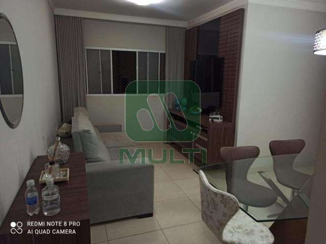 Apartamento com 3 quartos à venda no Chácaras Tubalina, Uberlândia  por R$ 300.000