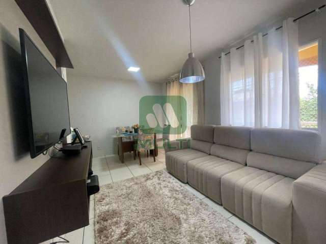 Apartamento com 3 quartos à venda no Santa Mônica, Uberlândia  por R$ 380.000