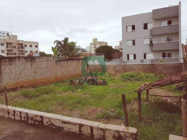 Terreno à venda em Saraiva, Uberlândia  por R$ 470.000