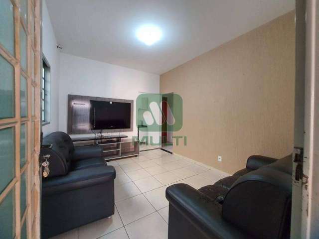 Casa com 3 quartos à venda no Jardim Holanda, Uberlândia  por R$ 380.000