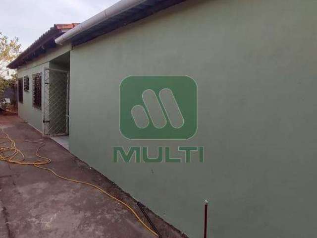 Casa com 3 quartos à venda no Jardim das Palmeiras, Uberlândia  por R$ 250.000