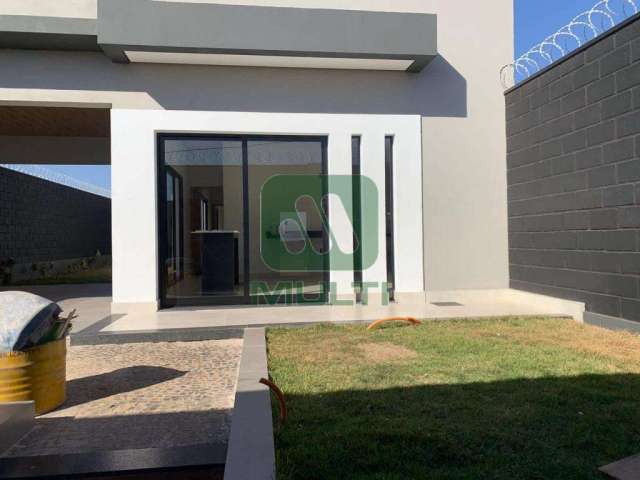 Casa com 3 quartos à venda no Portal do Vale, Uberlândia  por R$ 750.000