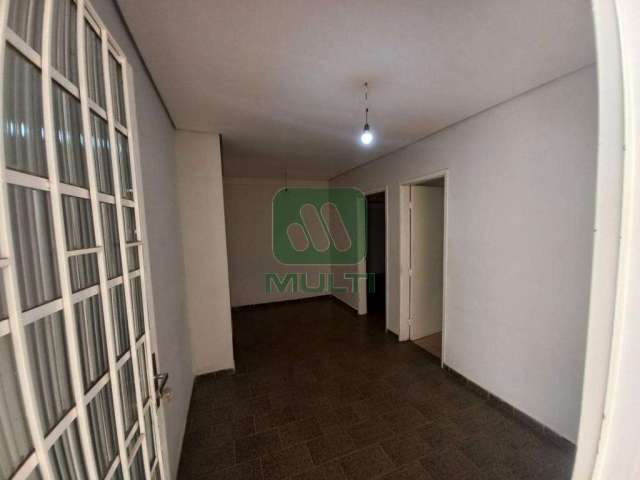 Casa com 3 quartos à venda no Luizote de Freitas, Uberlândia  por R$ 330.000