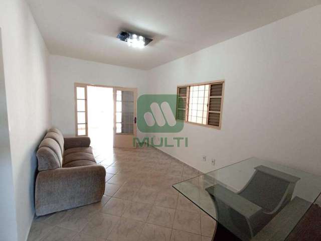 Casa com 3 quartos à venda no Jardim Patrícia, Uberlândia  por R$ 550.000