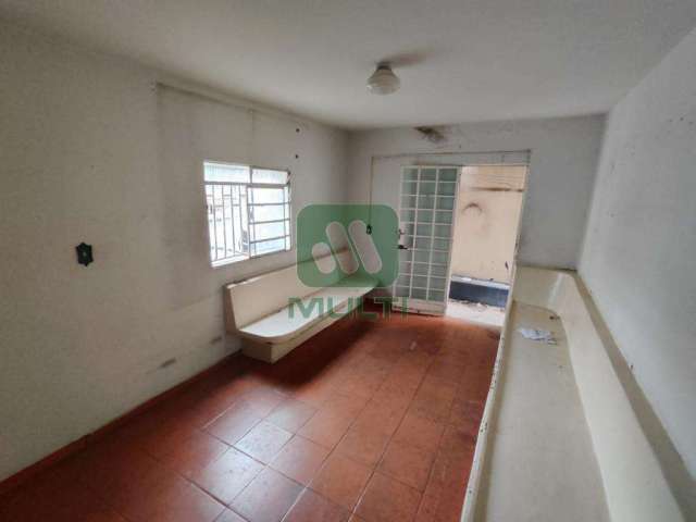 Casa com 7 quartos à venda em Saraiva, Uberlândia  por R$ 300.000