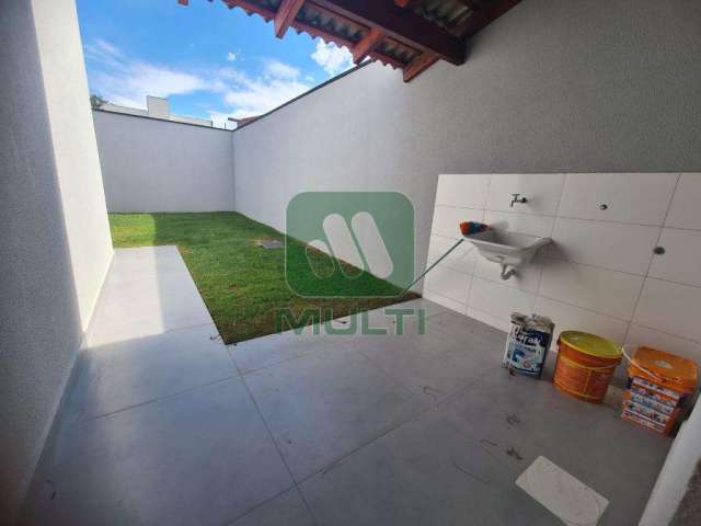 Casa com 3 quartos à venda no Jardim Holanda, Uberlândia  por R$ 550.000