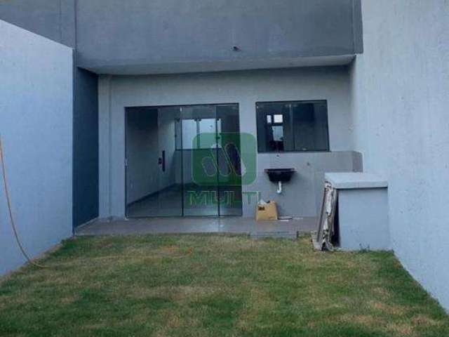 Casa com 2 quartos à venda no Jardim Europa, Uberlândia  por R$ 475.000