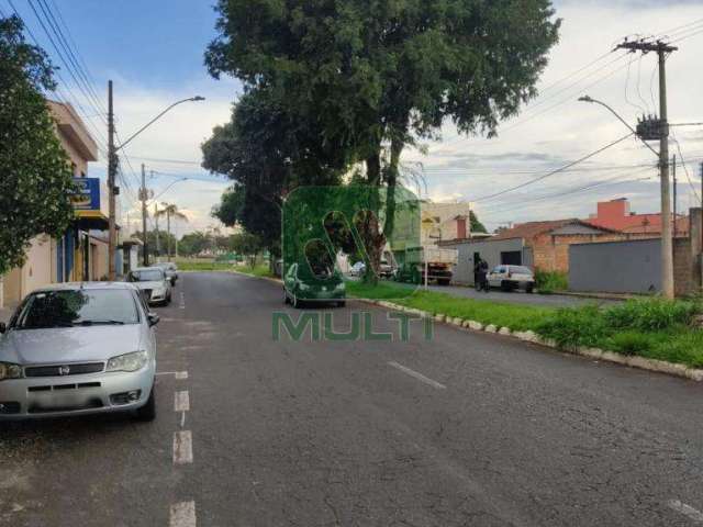 Terreno comercial à venda no Presidente Roosevelt, Uberlândia  por R$ 1.100.000